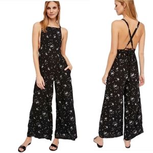 Free People Sweet In The Streets Floral Jumpsuit Dungarees size XS black / white